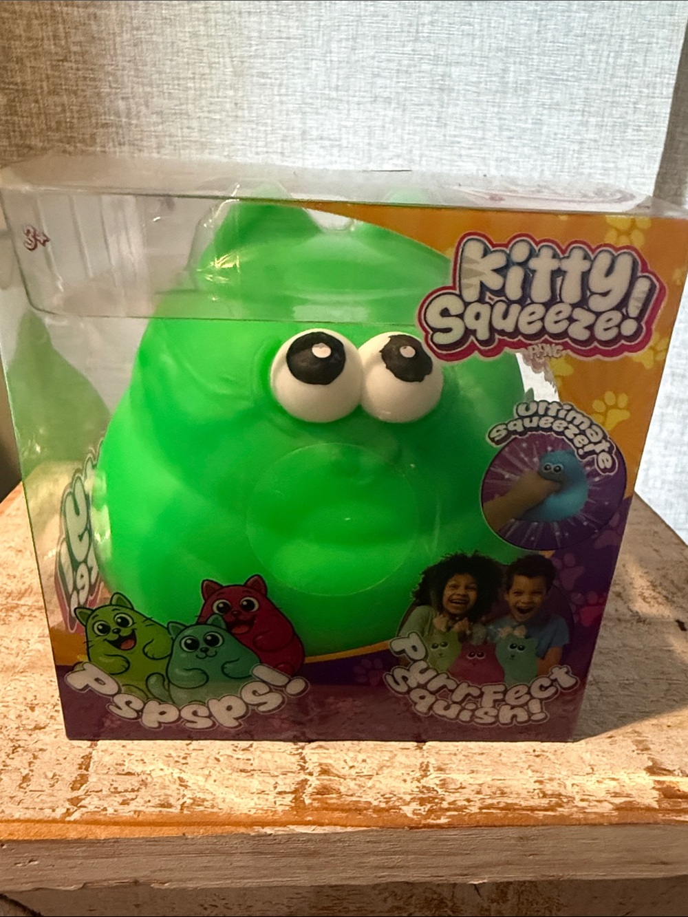 Jumbo Kitty squeeze squishy-new